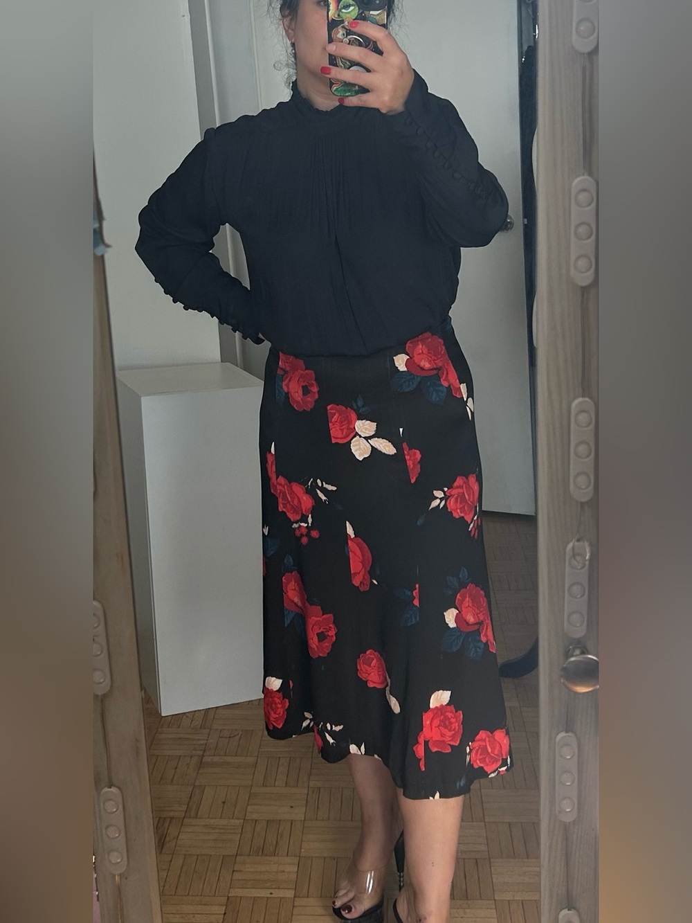 Club Monaco Black Floral Viscose Midi Skirt Size 6 - Picture 3 of 7
